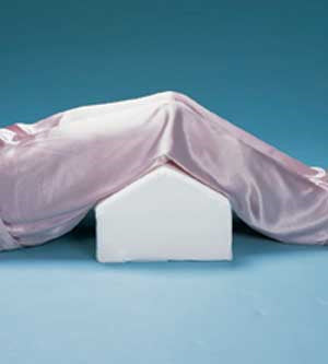 Knee Elevator Wedge Cushion 17  X 10  X 6  Poly Foam - QG Med
